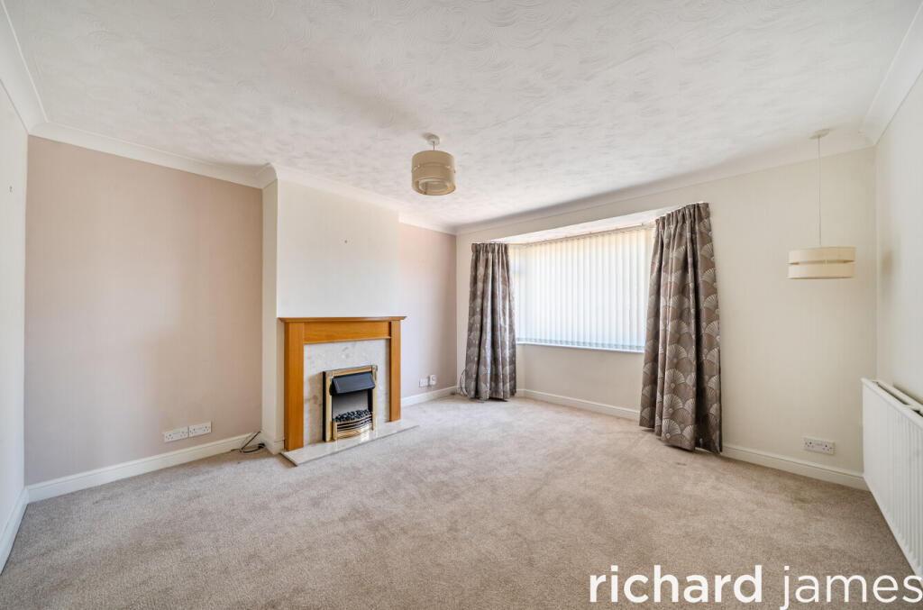 Brixham Avenue, Old Walcot, Swindon, SN3 photo 2