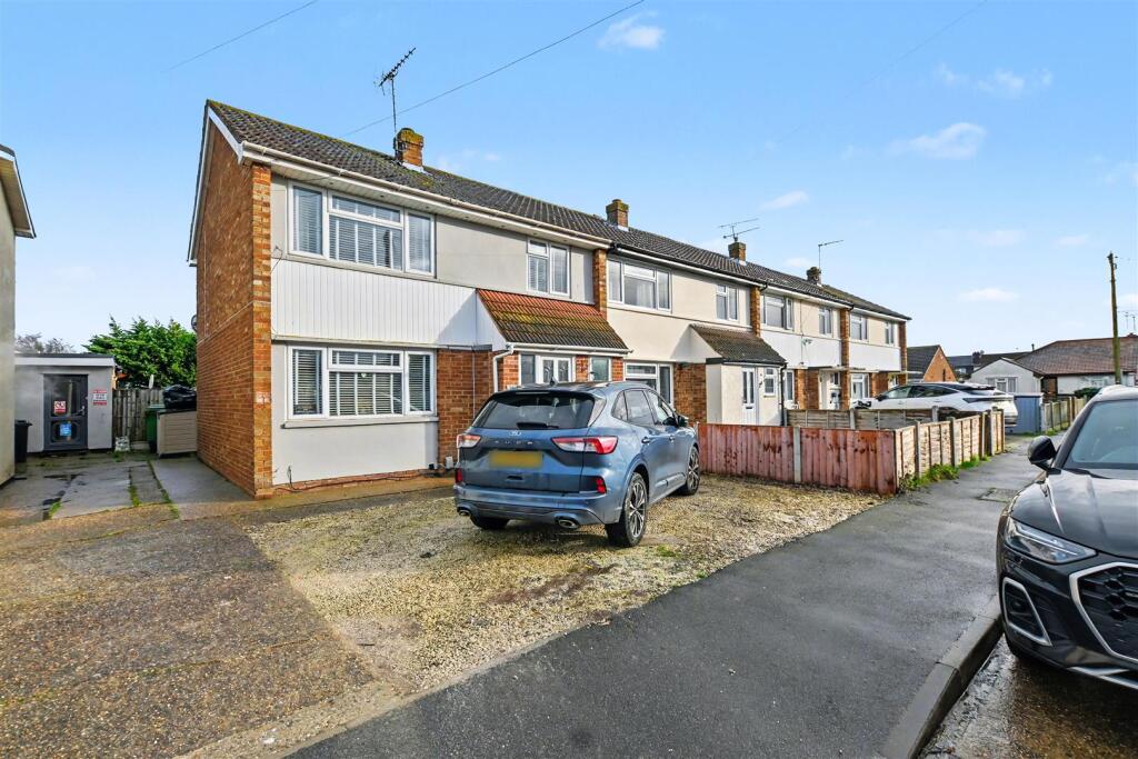 3-bed house on Cherry Close, Canvey Island, £350,000