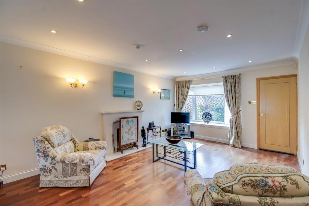 Cleveland Avenue, Lupset Park, Wakefield - More