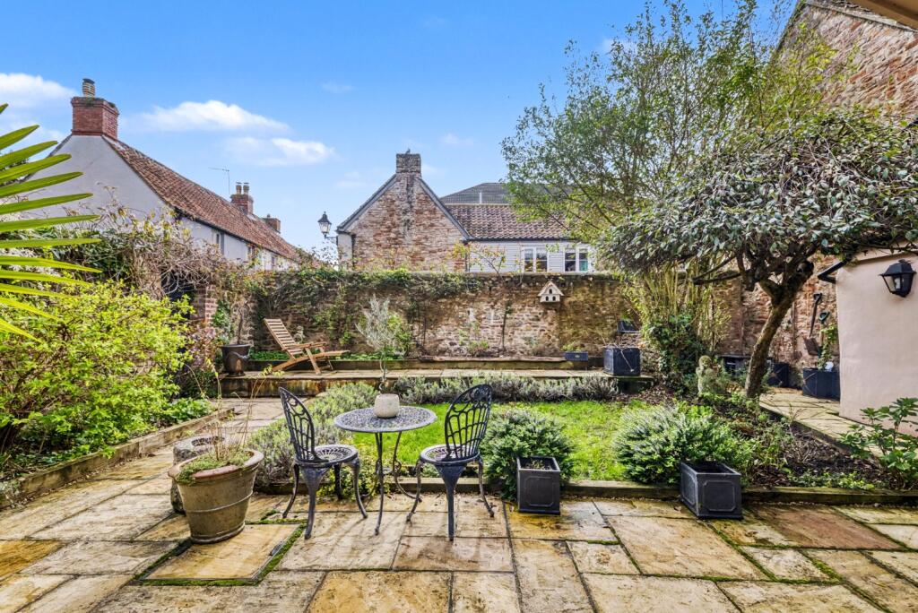 Exceptionally attractive, historic central Wells home photo 4