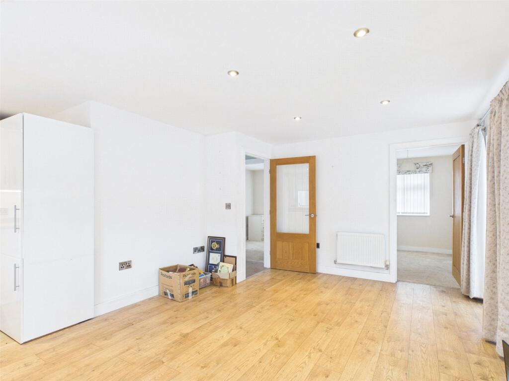 Main image of property: Oak Drive, Nuthall, Nottingham, Nottinghamshire, NG16