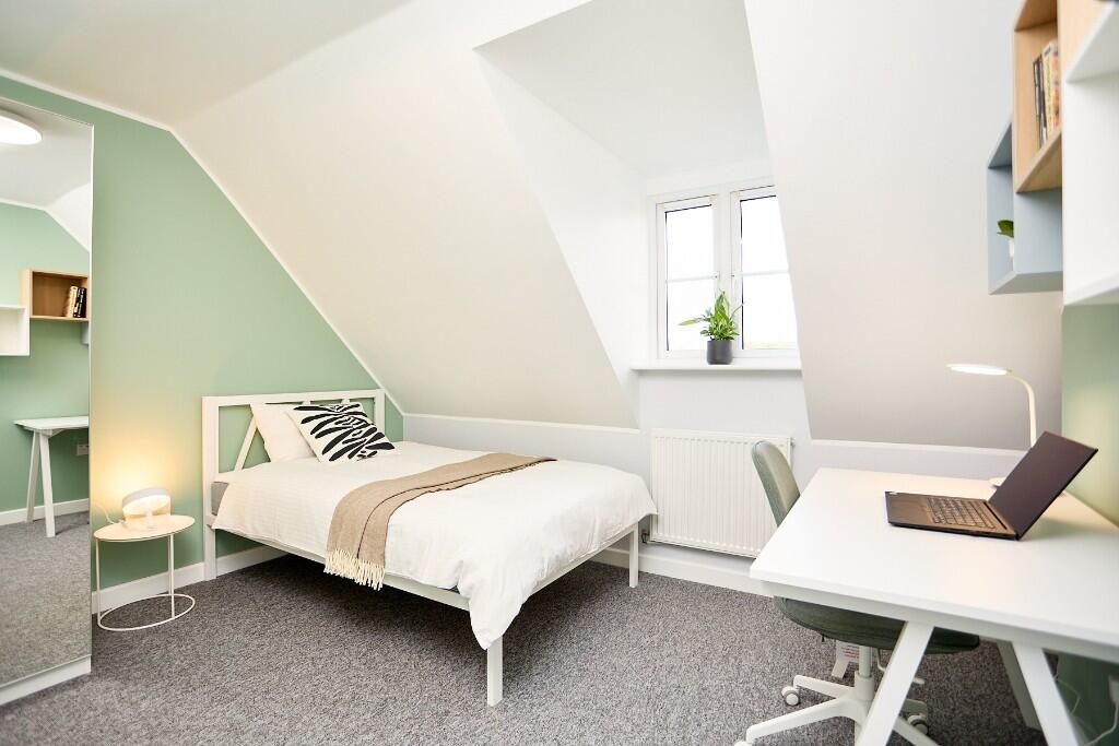 5 bedroom town house for rent