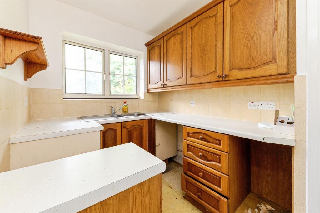 Additional image 5 of Park Close, Hatfield