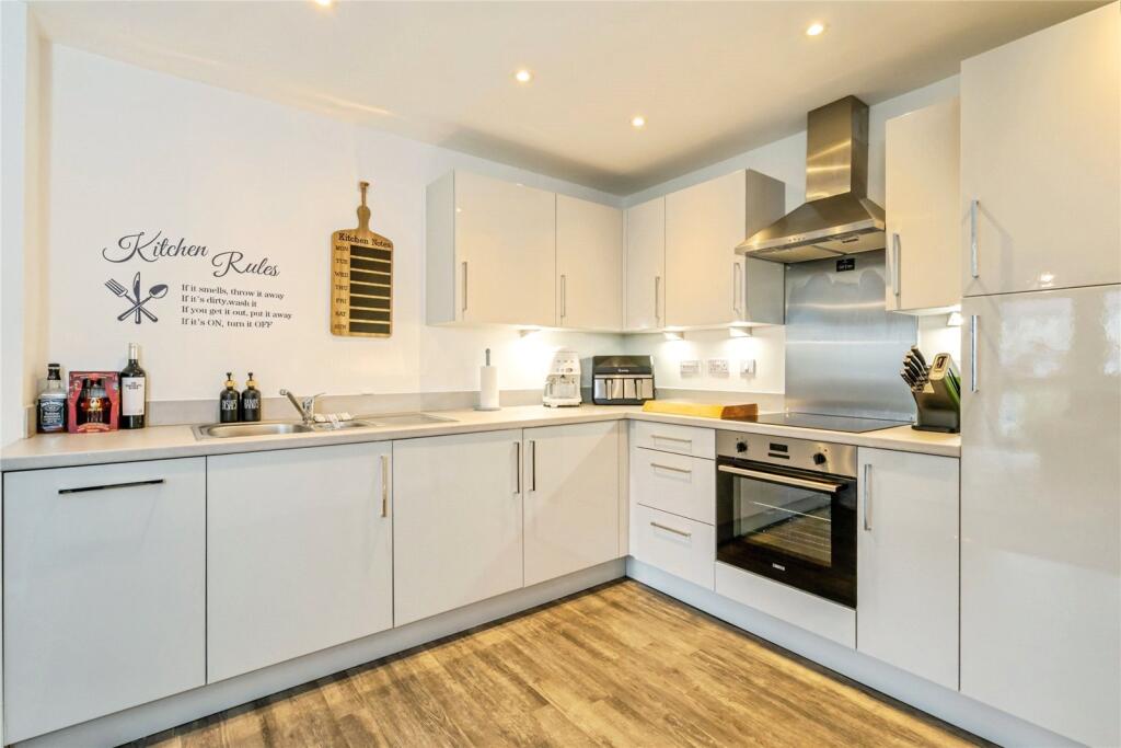 Apartment in Chichester, Oving - View 2