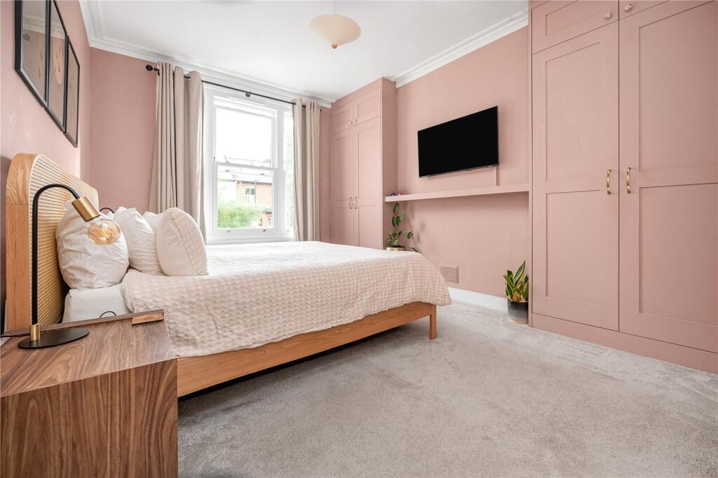 House in Twickenham - More
