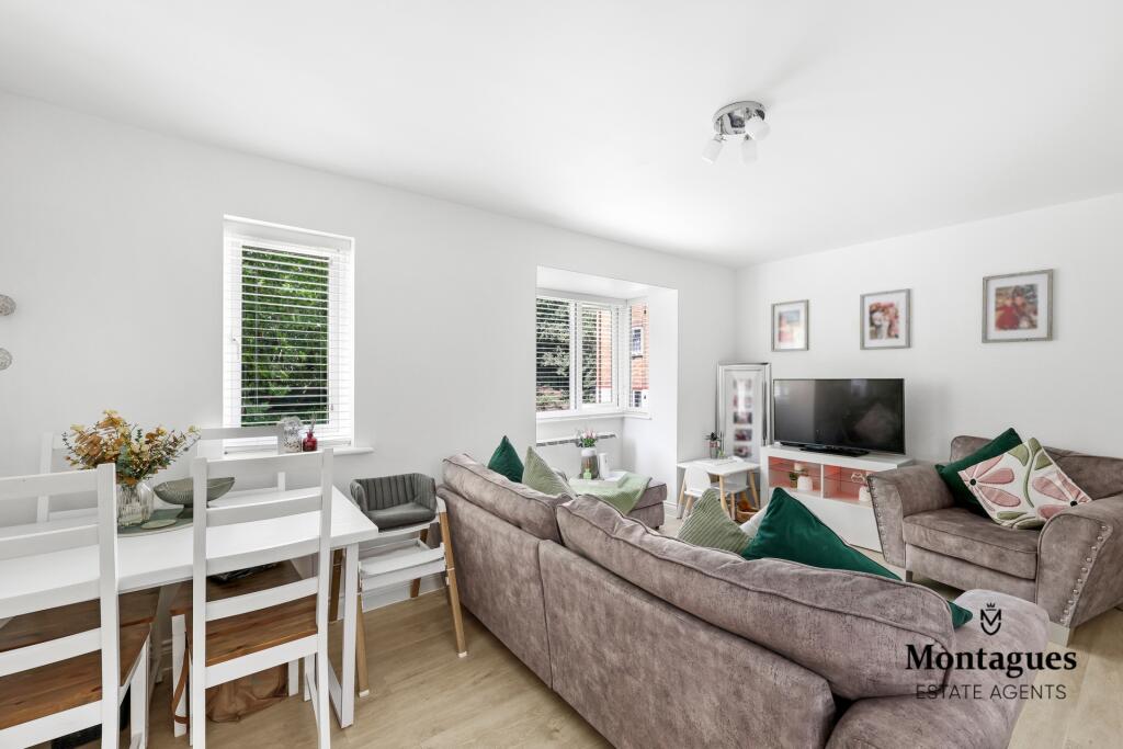 Woodland Grove, Epping, CM16 photo 4