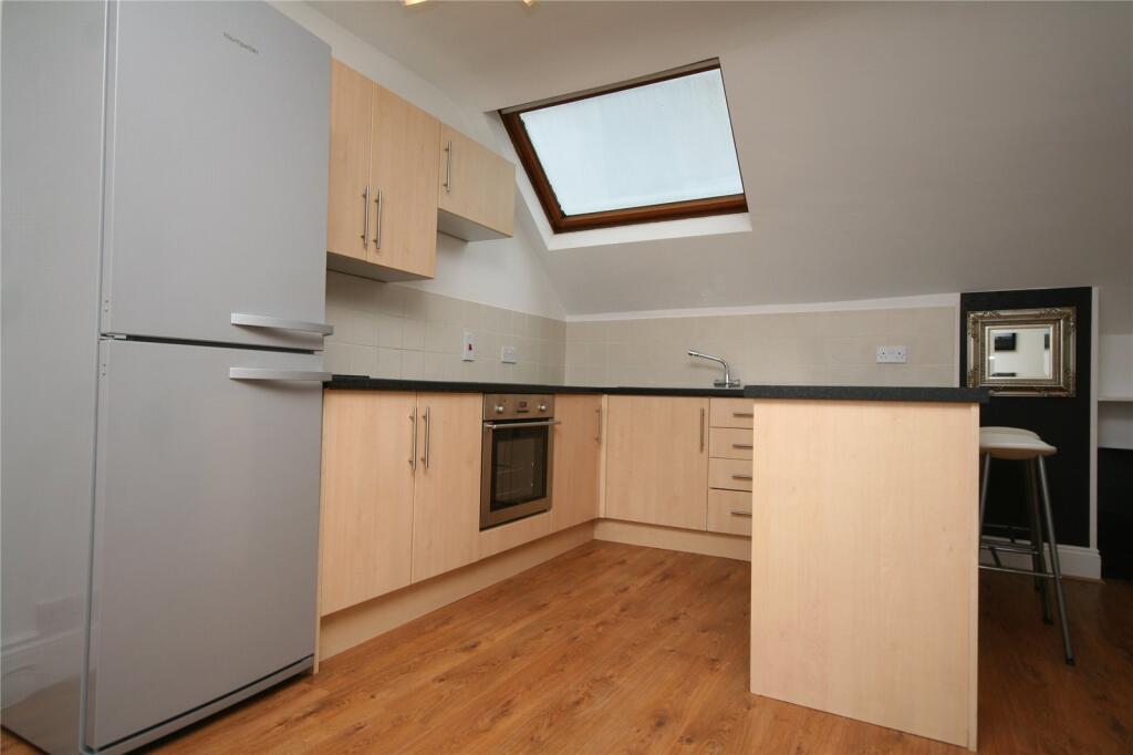 Apartment in Gloucester - View 4
