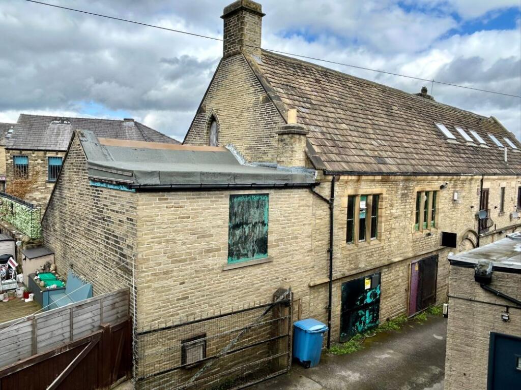Main image of property: 84 Southgate, Elland, West Yorkshire, HX5 0EP