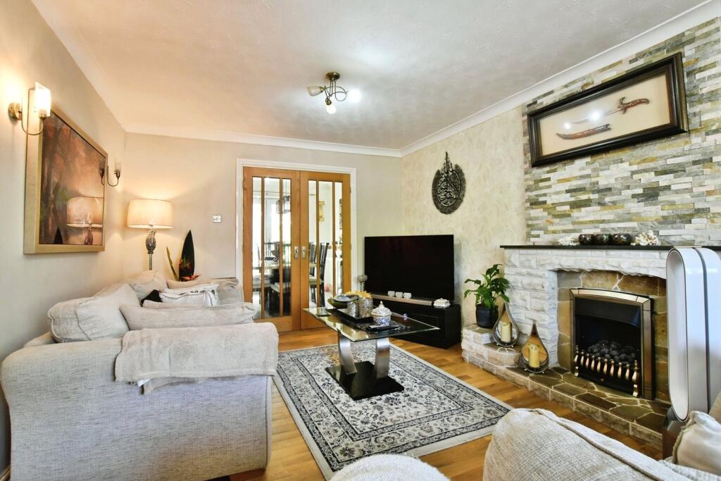 Ayshford Close, Altrincham, WA14 photo 2