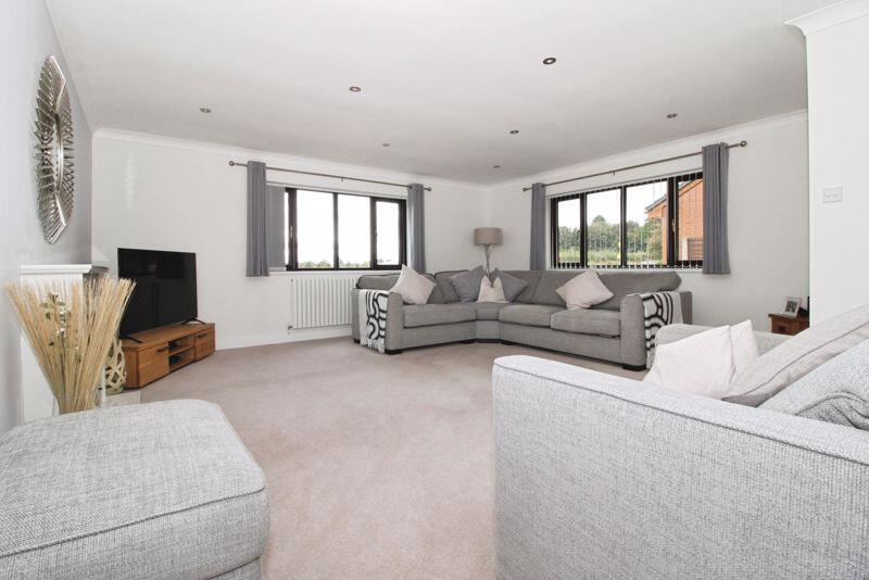 Stonnall Road, Aldridge, WS9 8JY - View 4