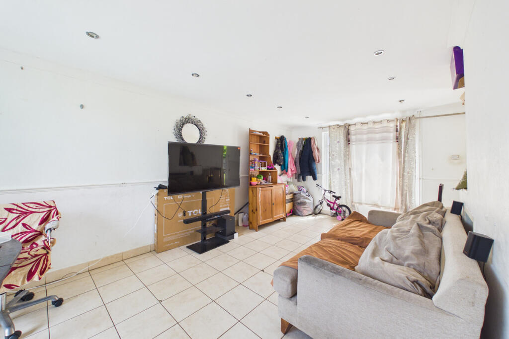 House in Dacorum, The Planets, Highfield - View 3