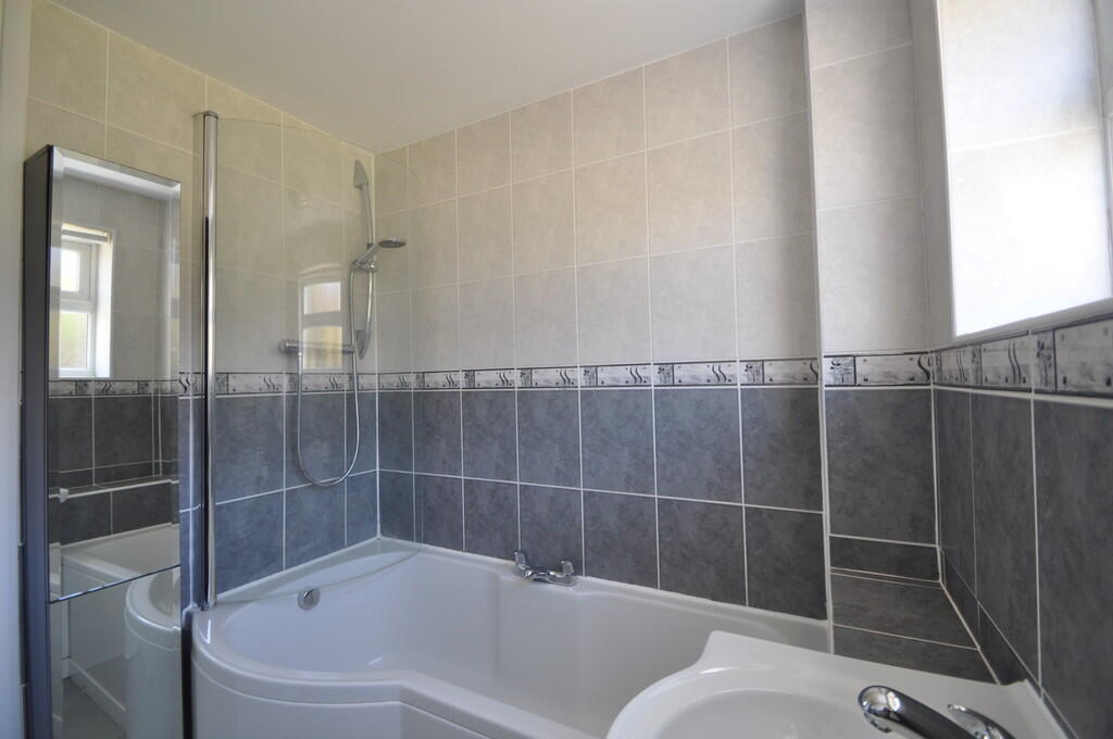 Apartment in Southend-on-Sea - View 4