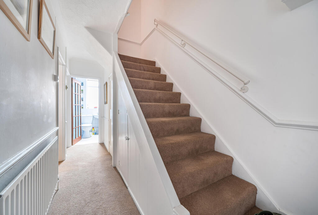 House in London, Rosehill - More