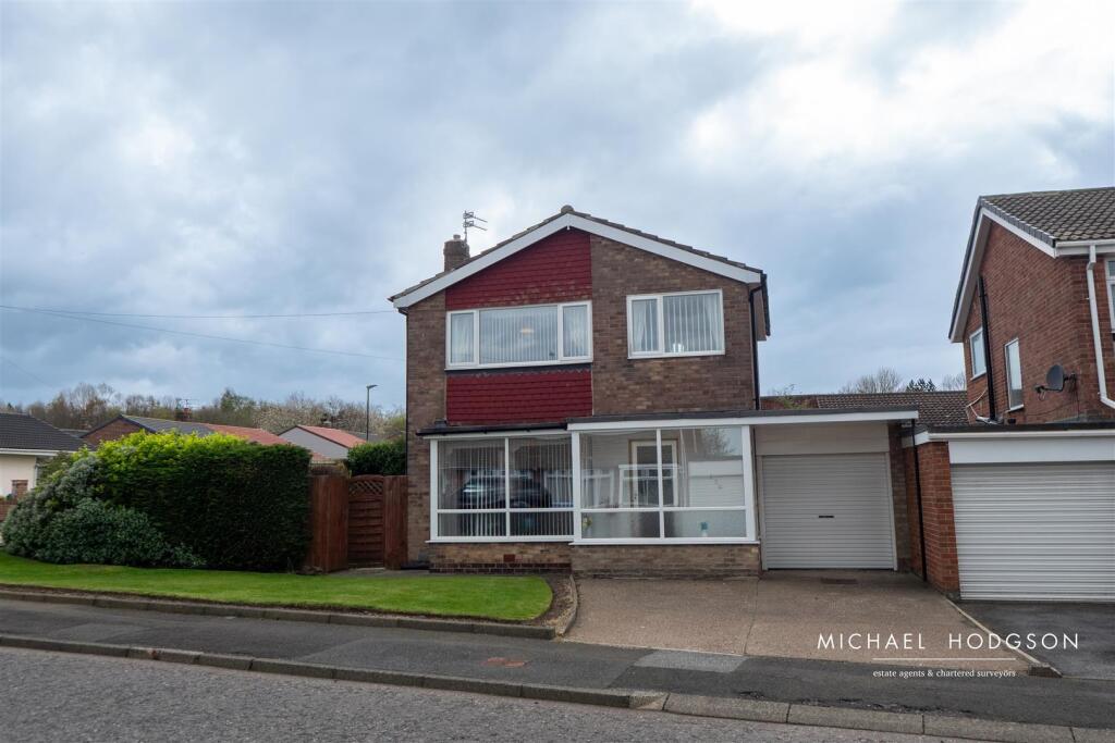 3-bed detached on Sevenoaks Drive, Hastings Hill, Sunderland, £209,950