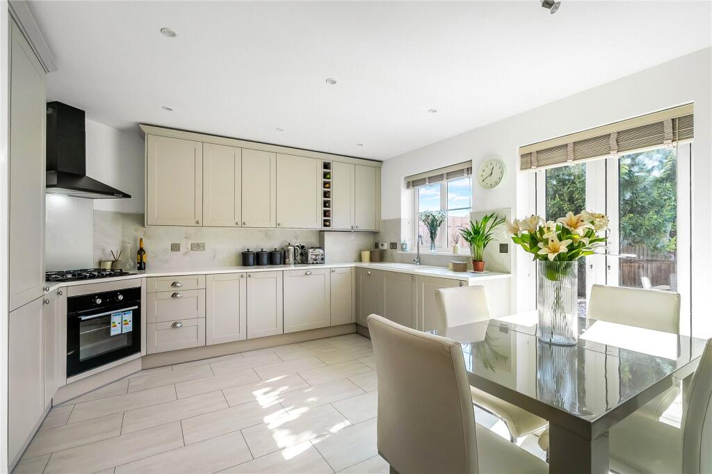 House in Sevenoaks, Edenbridge - View 2