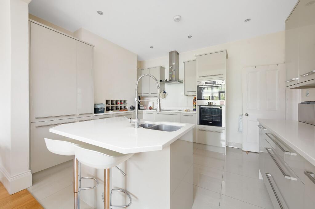Apartment in Twickenham - View 3