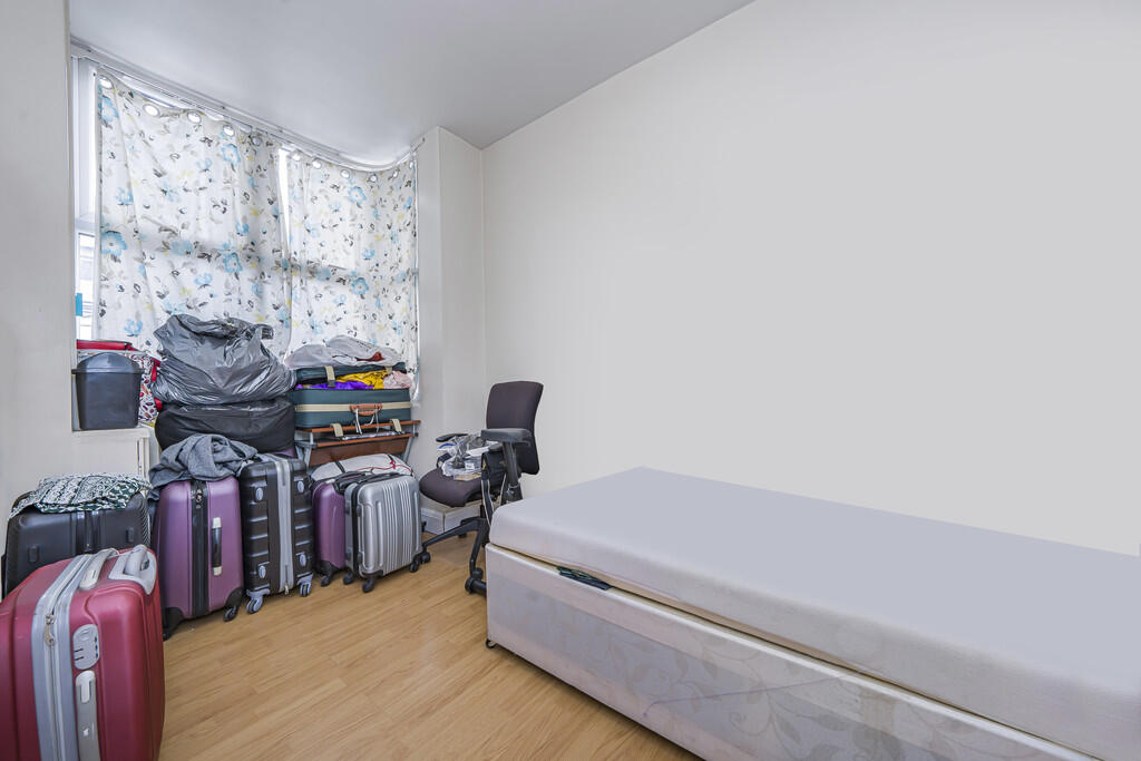 House in Uxbridge, Cowley - View 5