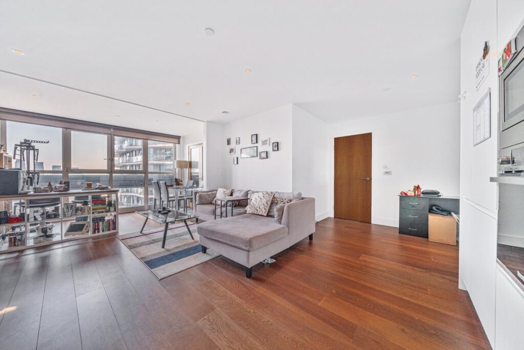 2-bed flat on Western Gateway London E16, £550,000