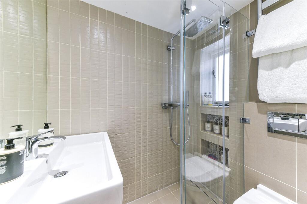 1 bedroom maisonette for rent