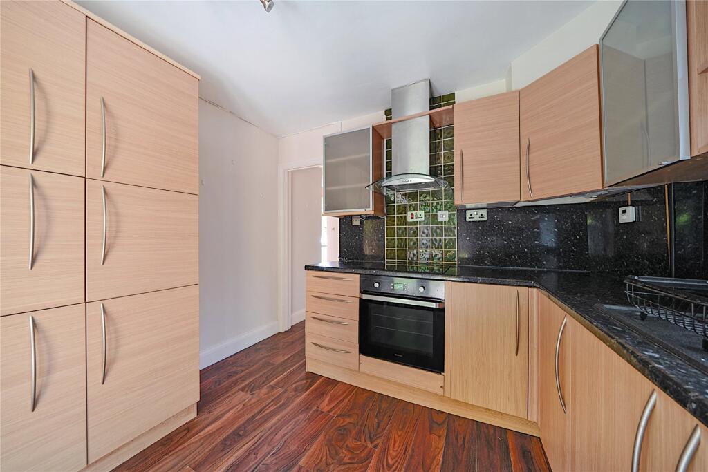 Hartland Road, Row Town, Addlestone, Surrey, KT15 photo 4