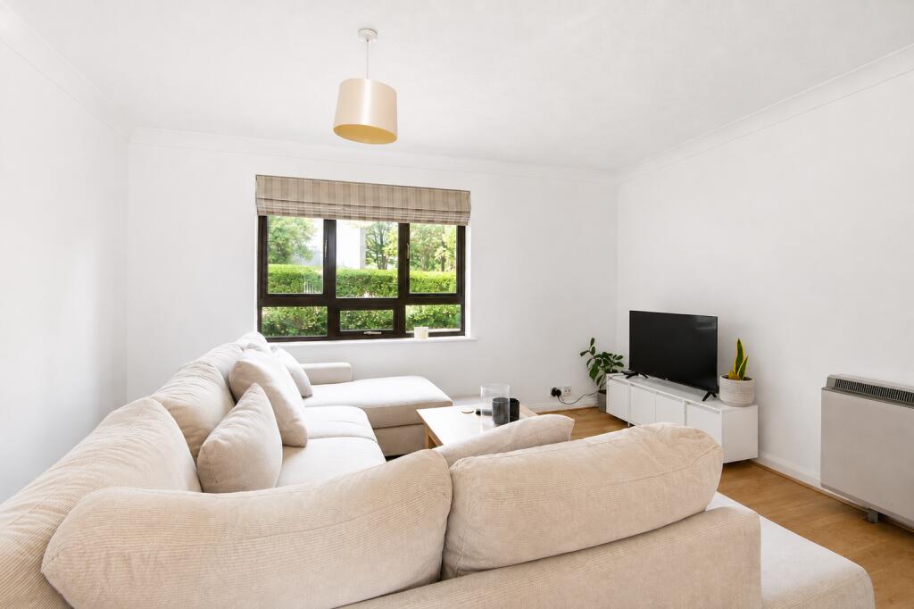 Apartment in St Albans, Bernards Heath - View 2