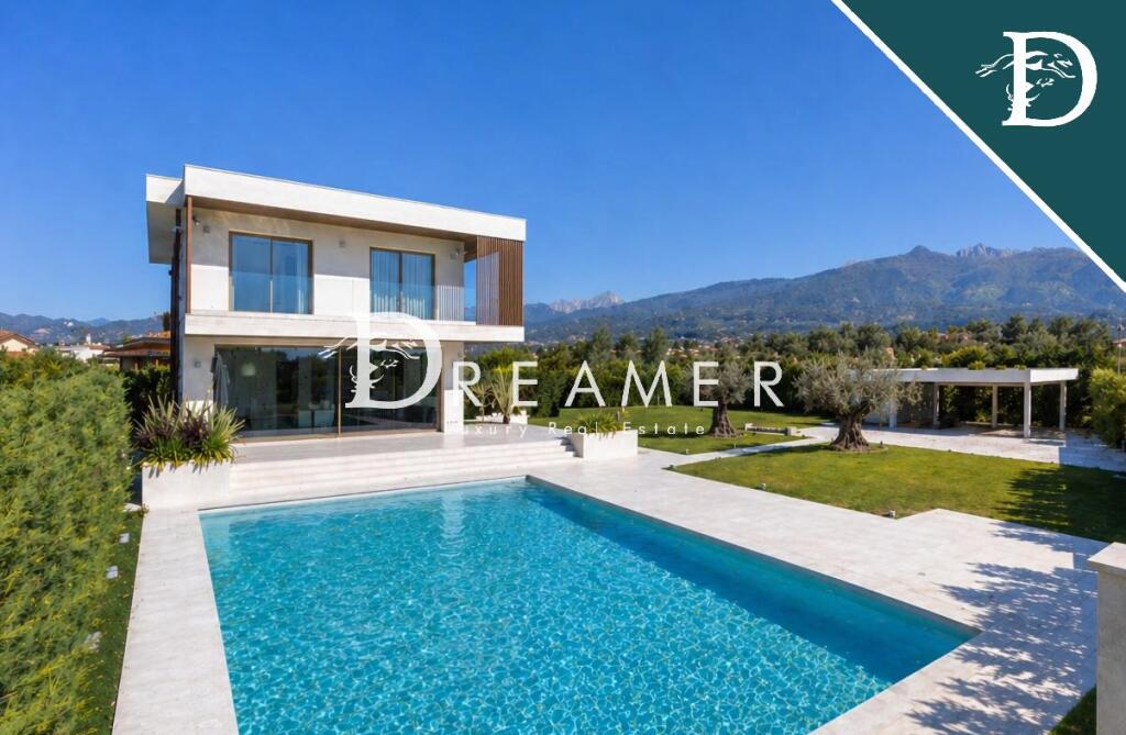 Main image of property: Tuscany, Lucca, Forte Dei Marmi