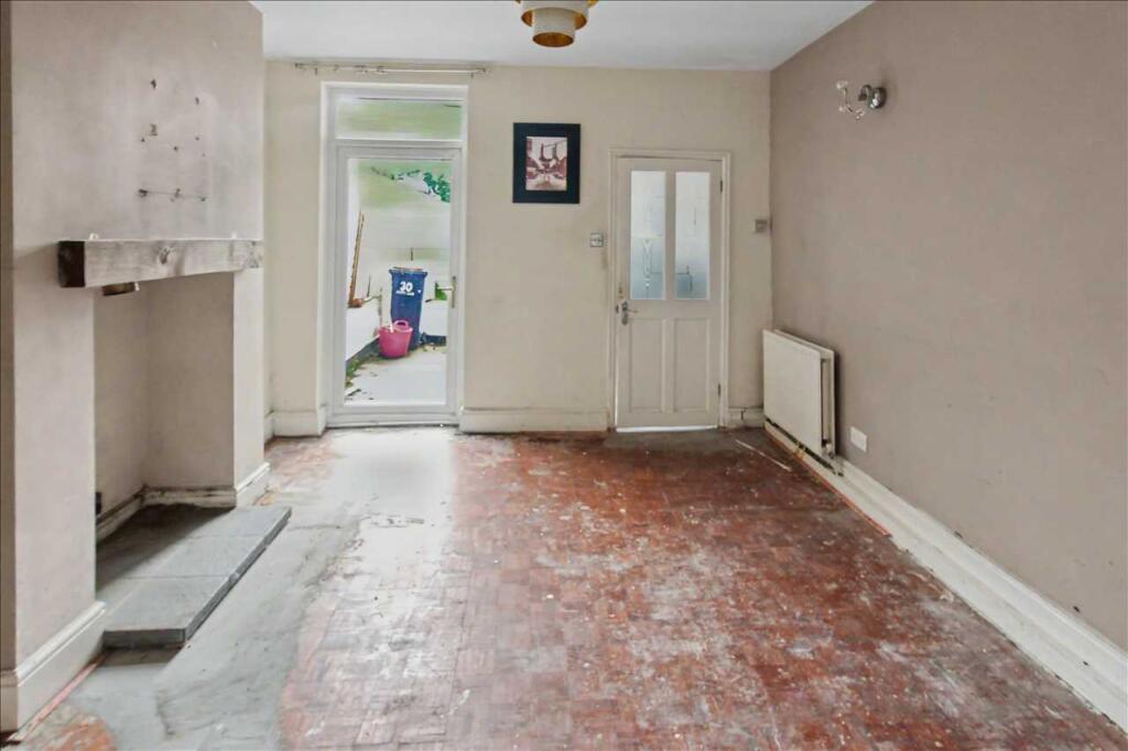 House in Broxtowe, Swingate, Kimberley - More