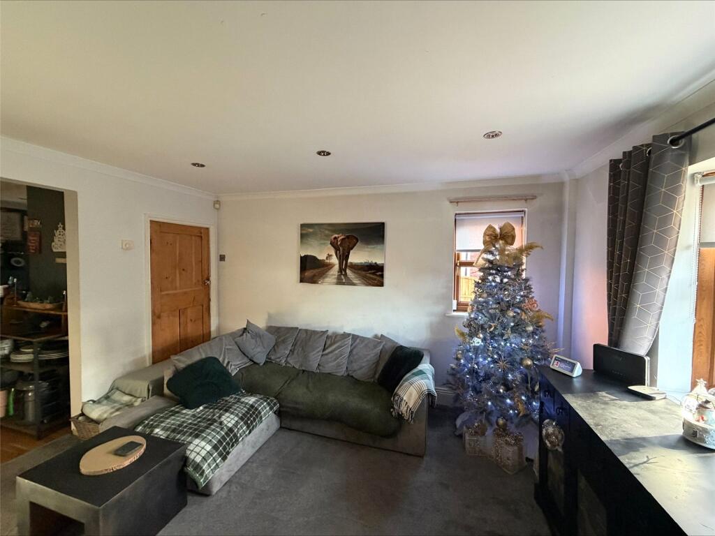 Mansfield Road, SUTTON-IN-ASHFIELD, Nottinghamshire, NG17 photo 4