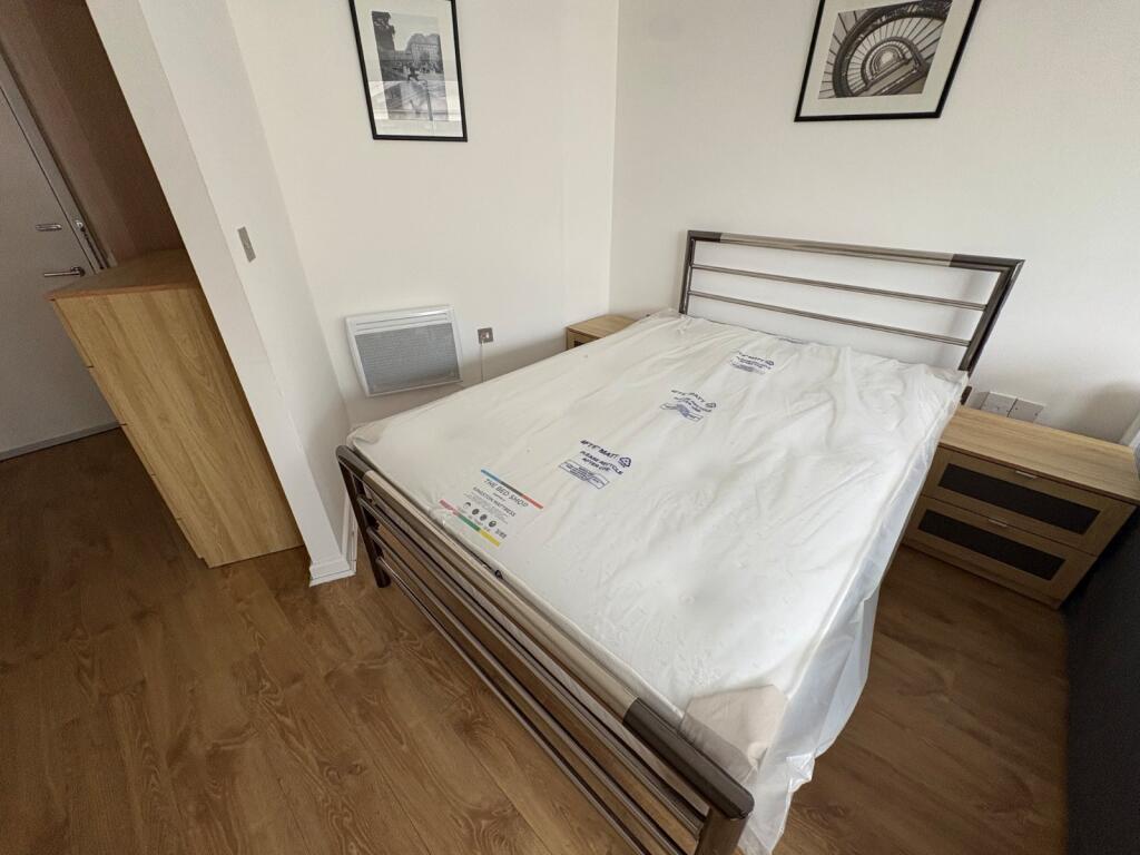 Apartment in Sheffield, South Yorkshire - More