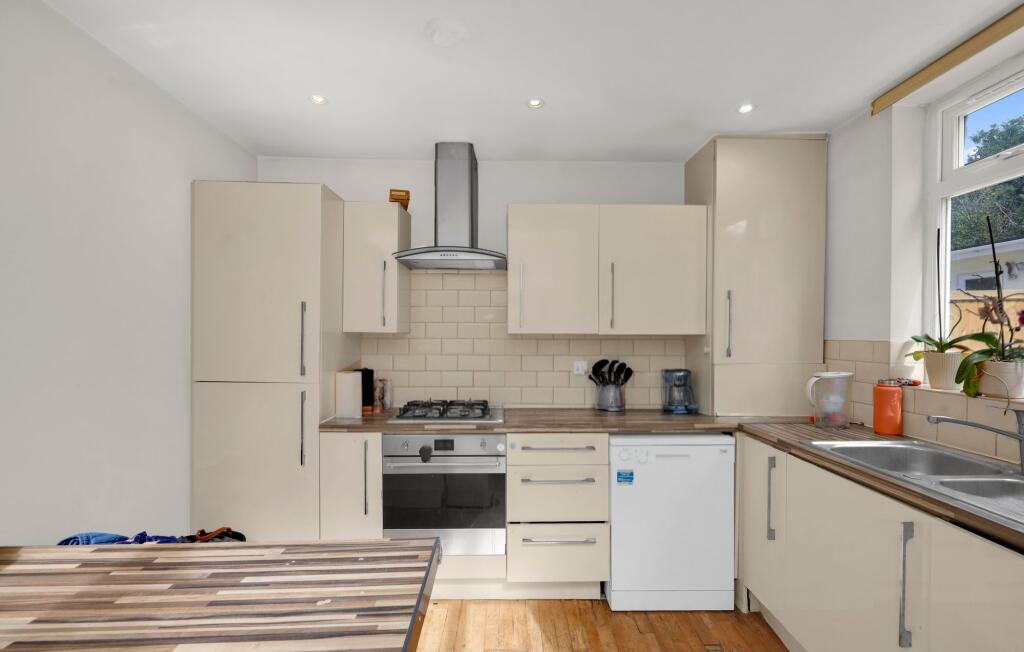 St. Marys Road, London, NW11 - View 5