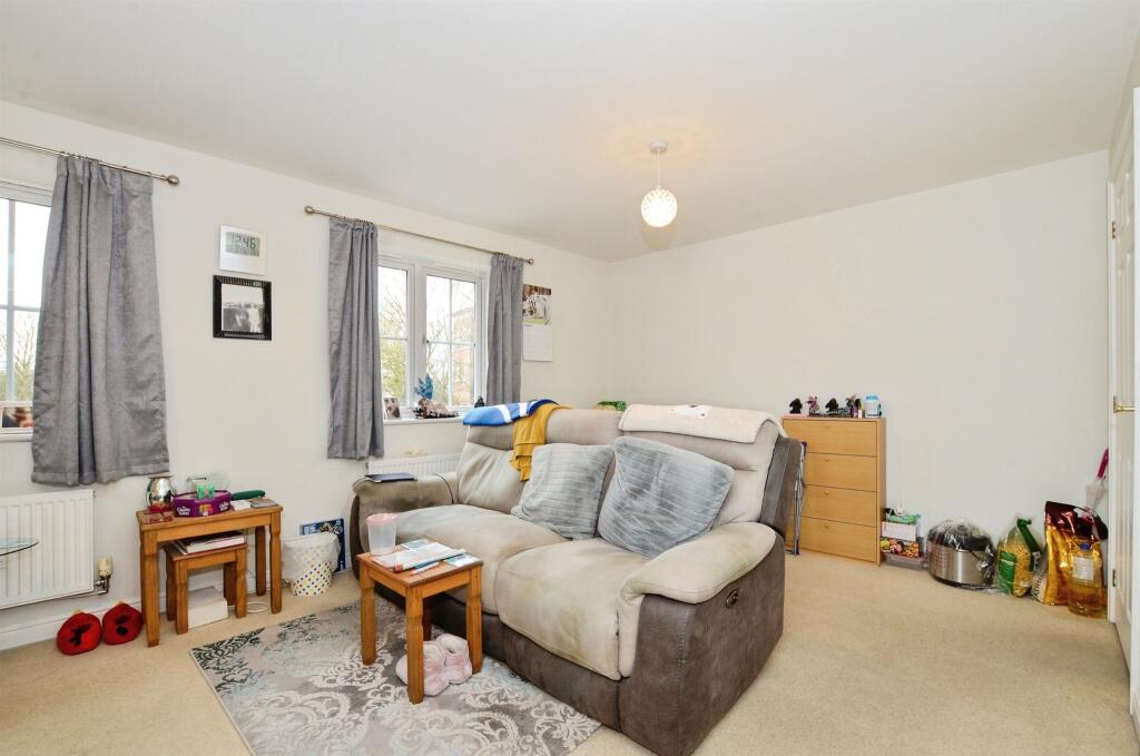 Brimmers Way, Aylesbury photo 3