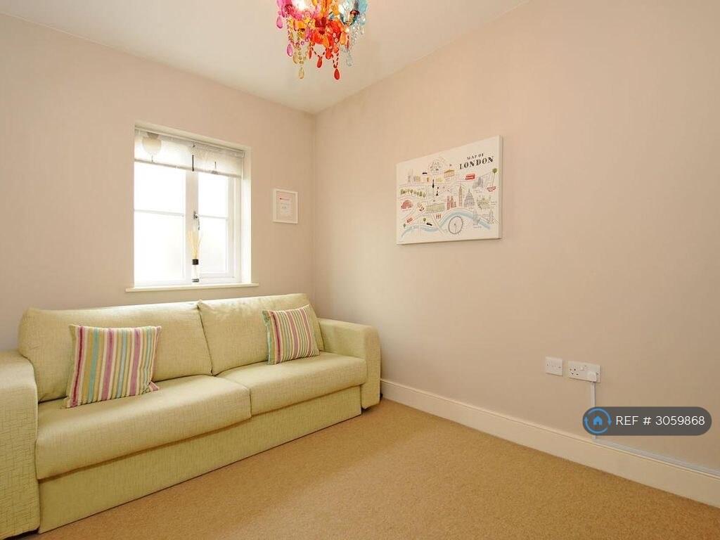Apartment in London - More