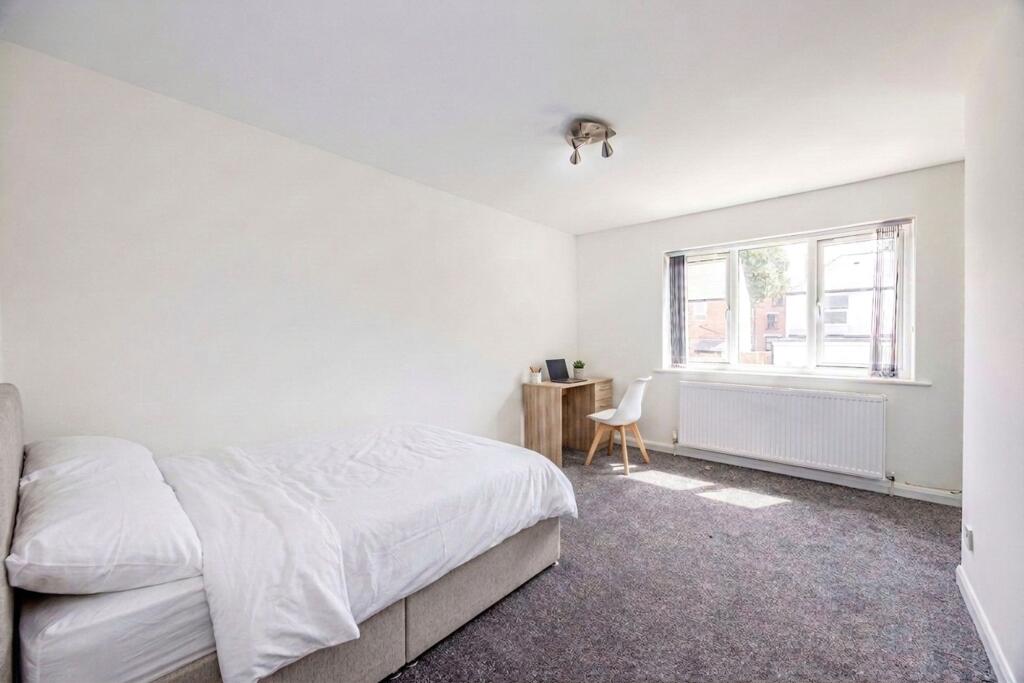 House in Nottingham - View 2