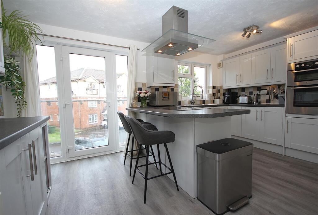 House in Fareham, Whiteley - View 5