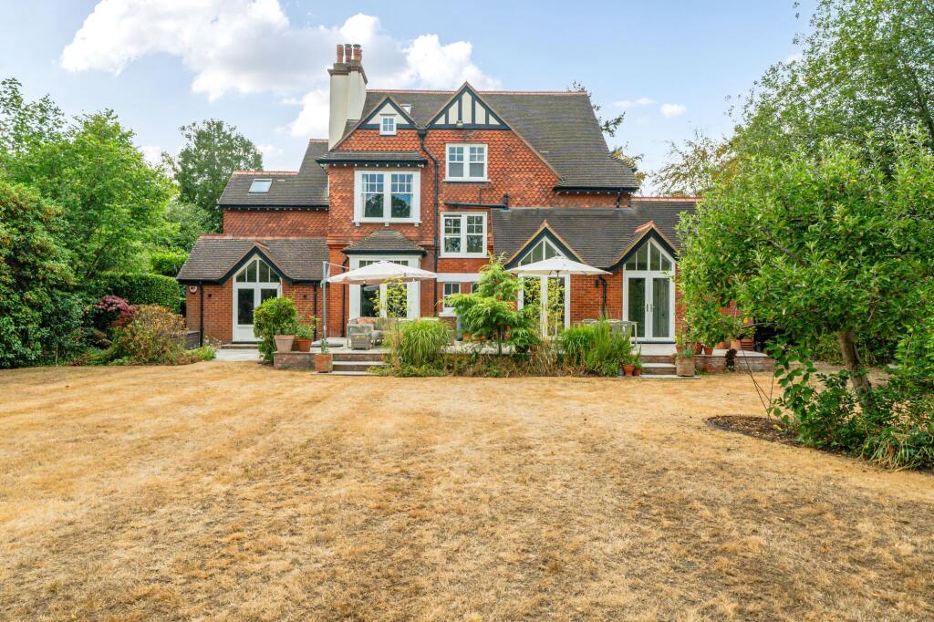 Main image of property: The Avenue, Crowthorne, RG45