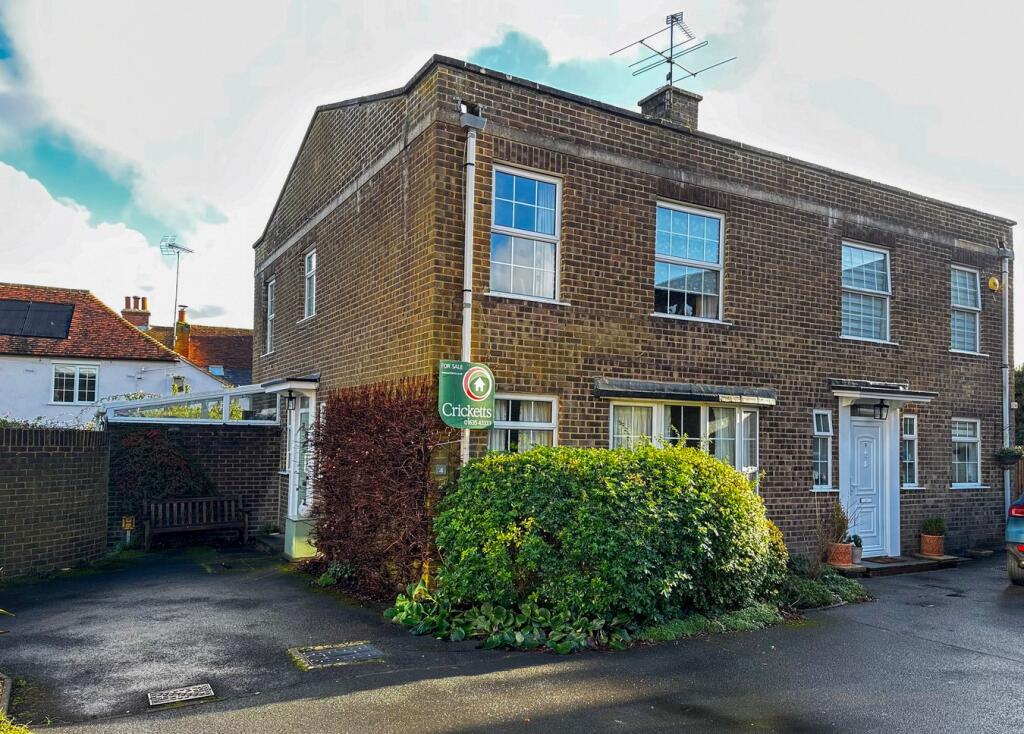 Main image of property: Old Bath Road, Newbury, RG14