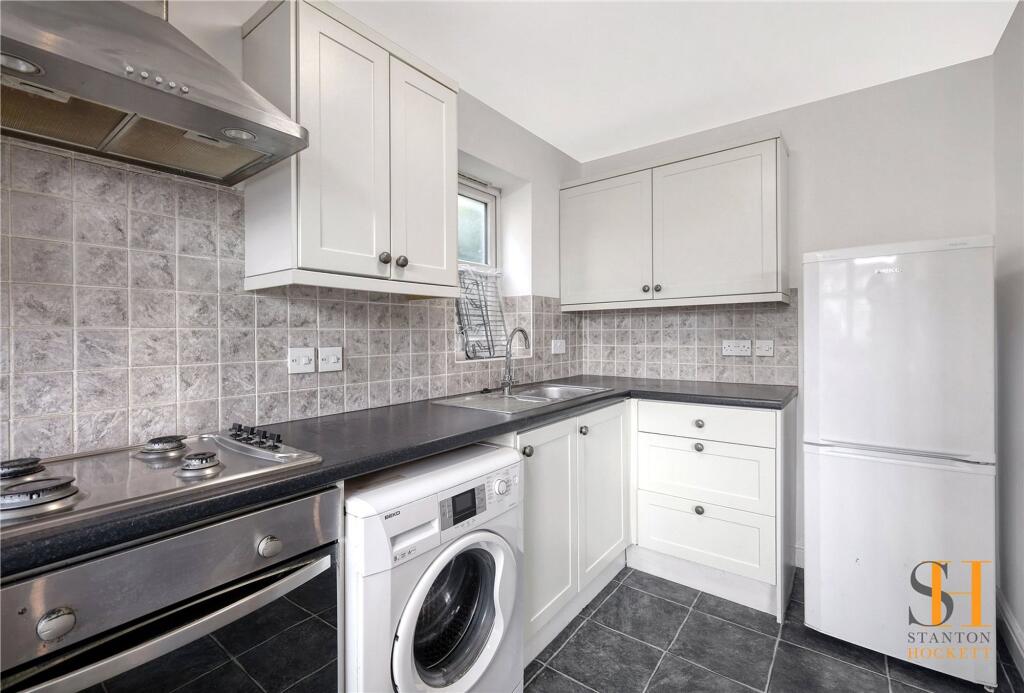Sandhurst Road, Tilbury, RM18 photo 2