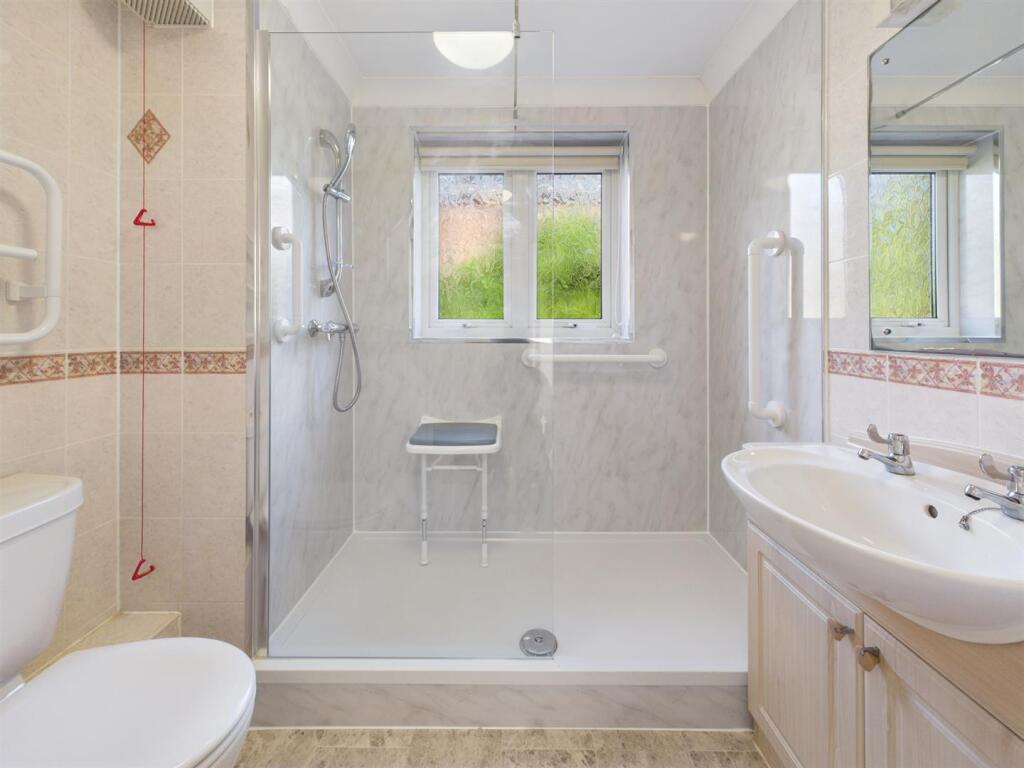 Apartment in Reading - View 5