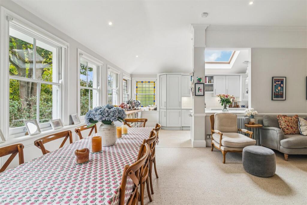Apartment in London - View 3