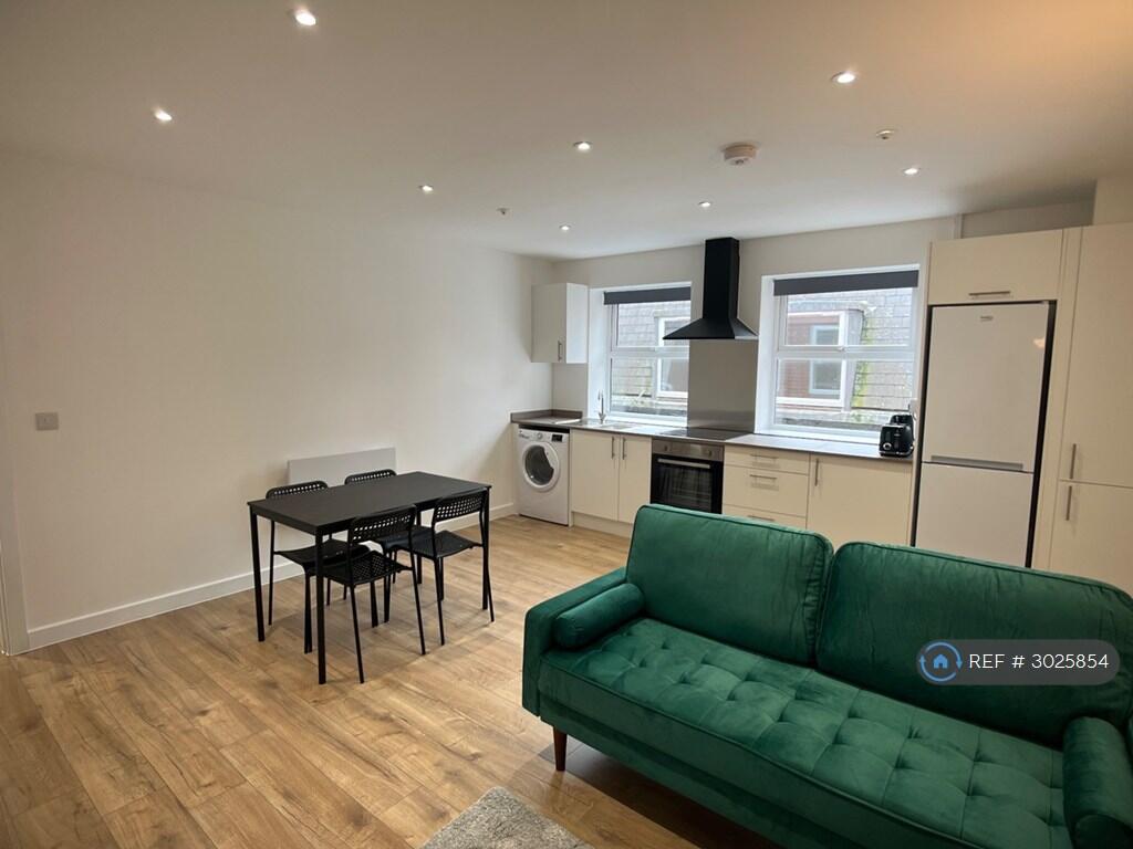 Apartment in Northampton - View 5