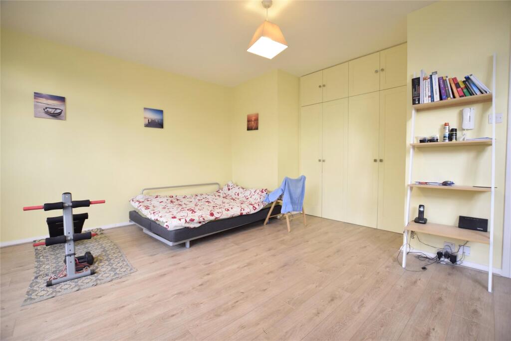 Apartment in London - View 5