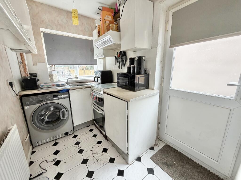 House in Wolverhampton, Heath Park, Heath Town - View 4