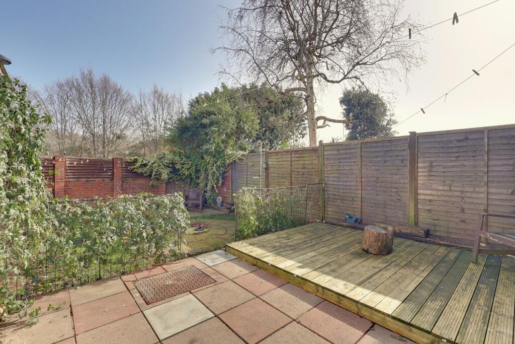 House in Havant, Leigh Park - More