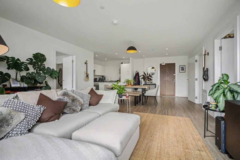 Main image of property: 104 Victory Place, Dynamo Way, Gillingham, Kent, ME4 4XU