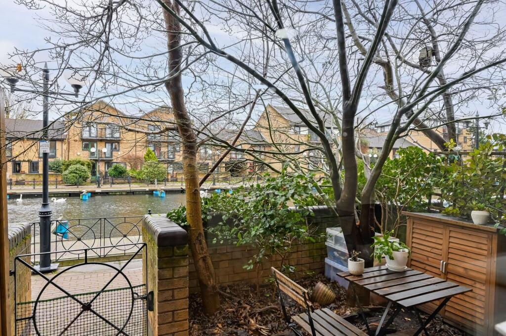 2-bed flat on Whiteadder Way, E14, Canary Wharf, London, E14, £535,000
