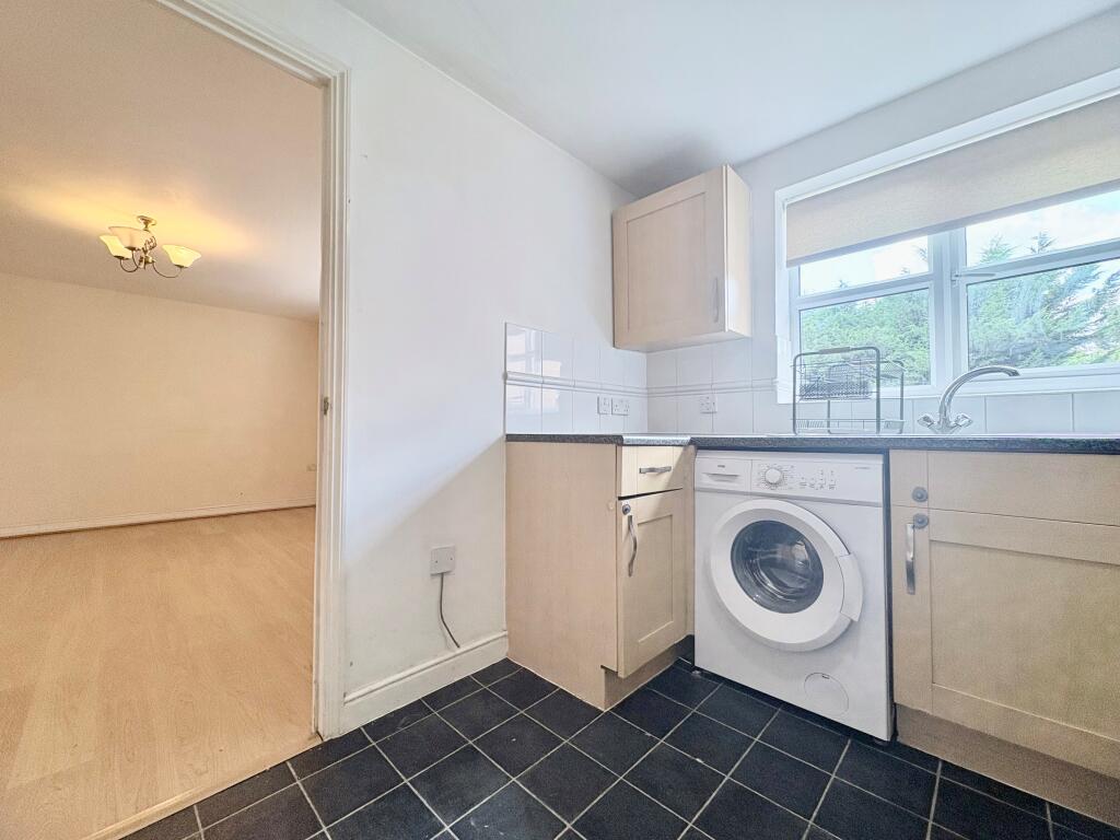 Apartment in Hoddesdon, High Leigh Garden Village - View 3