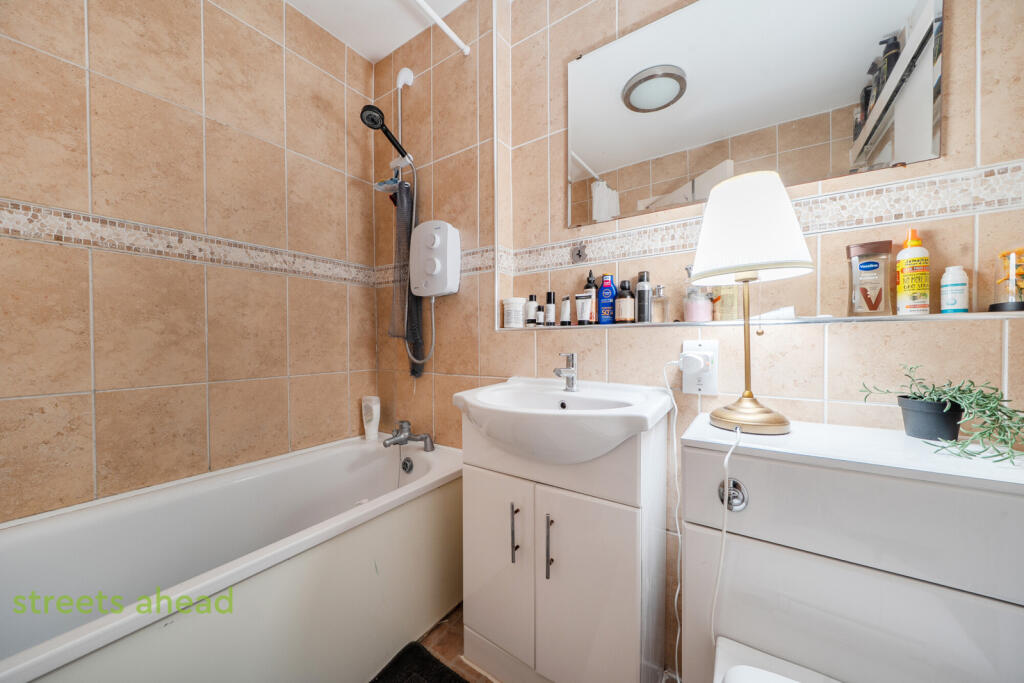 Apartment in Croydon - View 4
