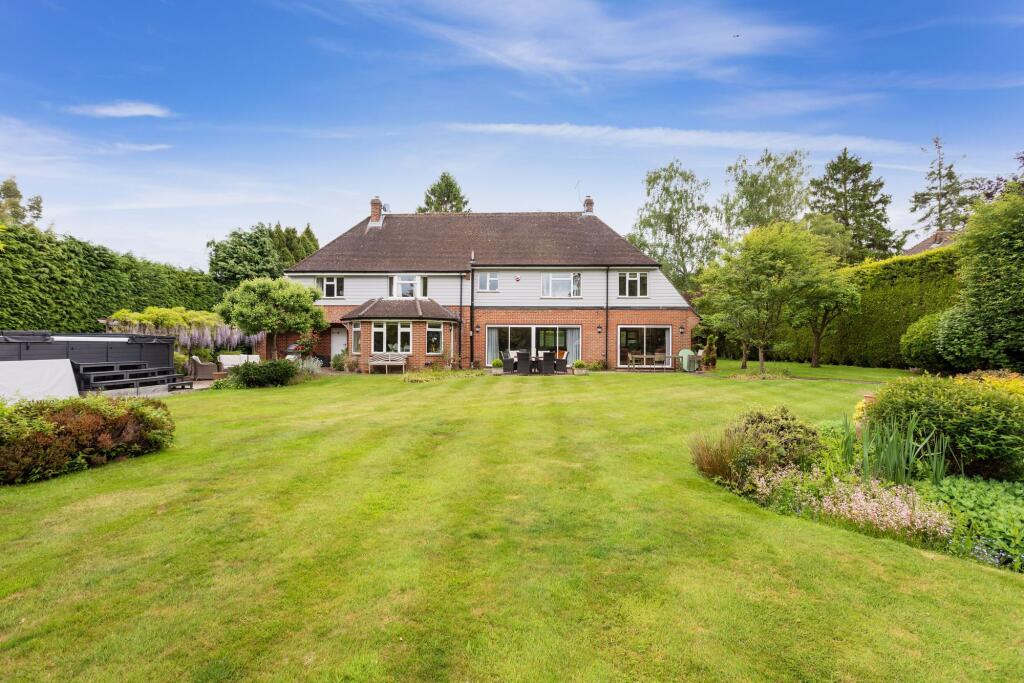 Main image of property: Satwell Close, Rotherfield Greys, RG9