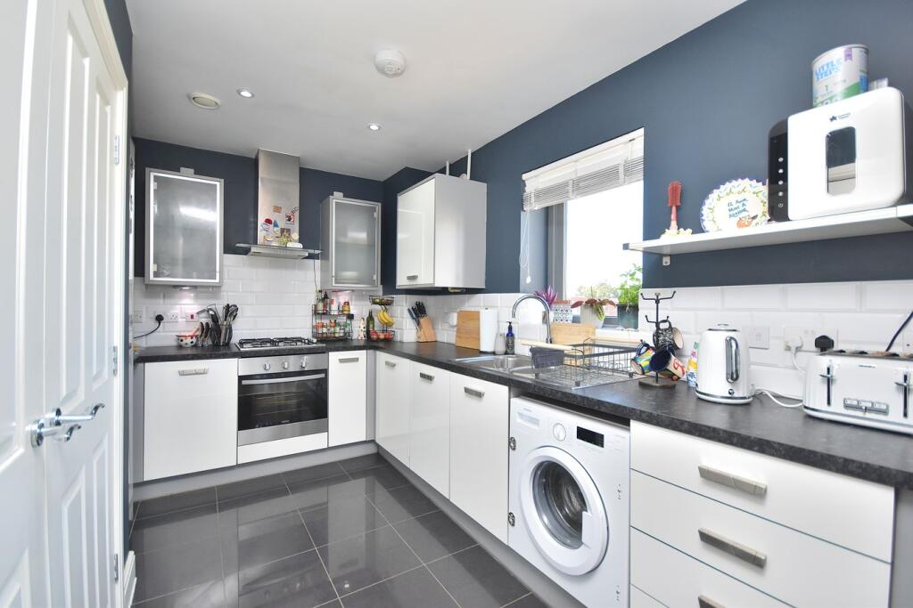 Apartment in Upton, St Crispin's - View 3