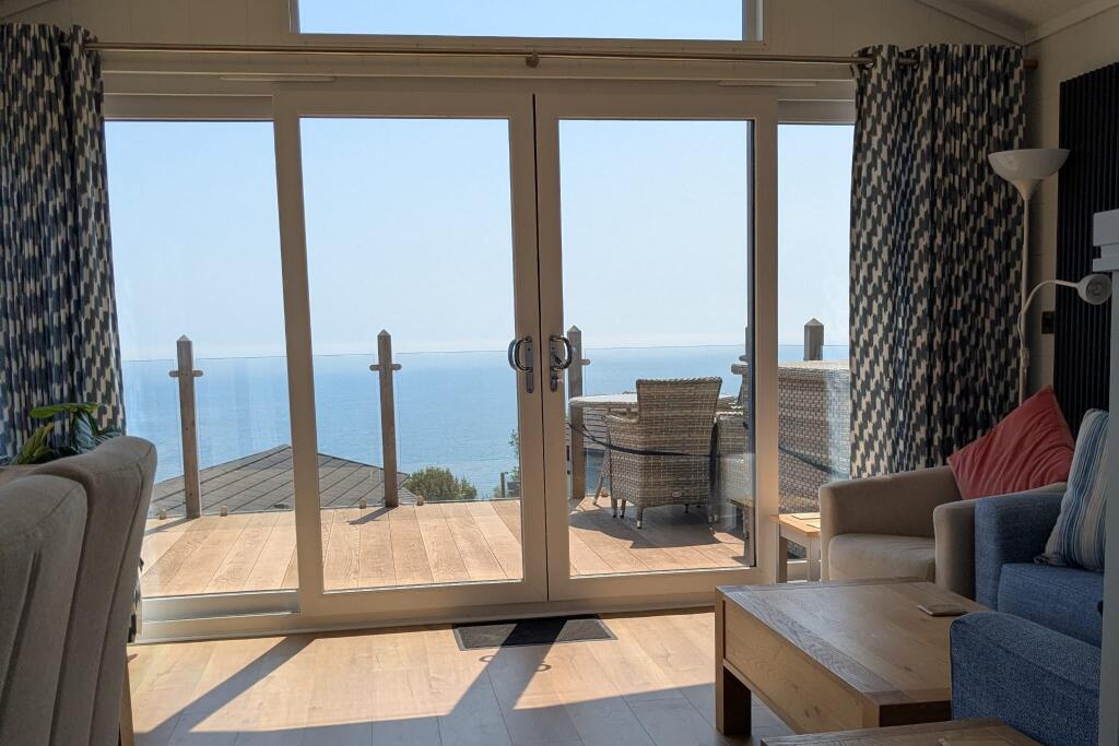15 West Bay Drive, Coast View Holiday Park, Shaldon, Devon, TQ14 0BG photo 3
